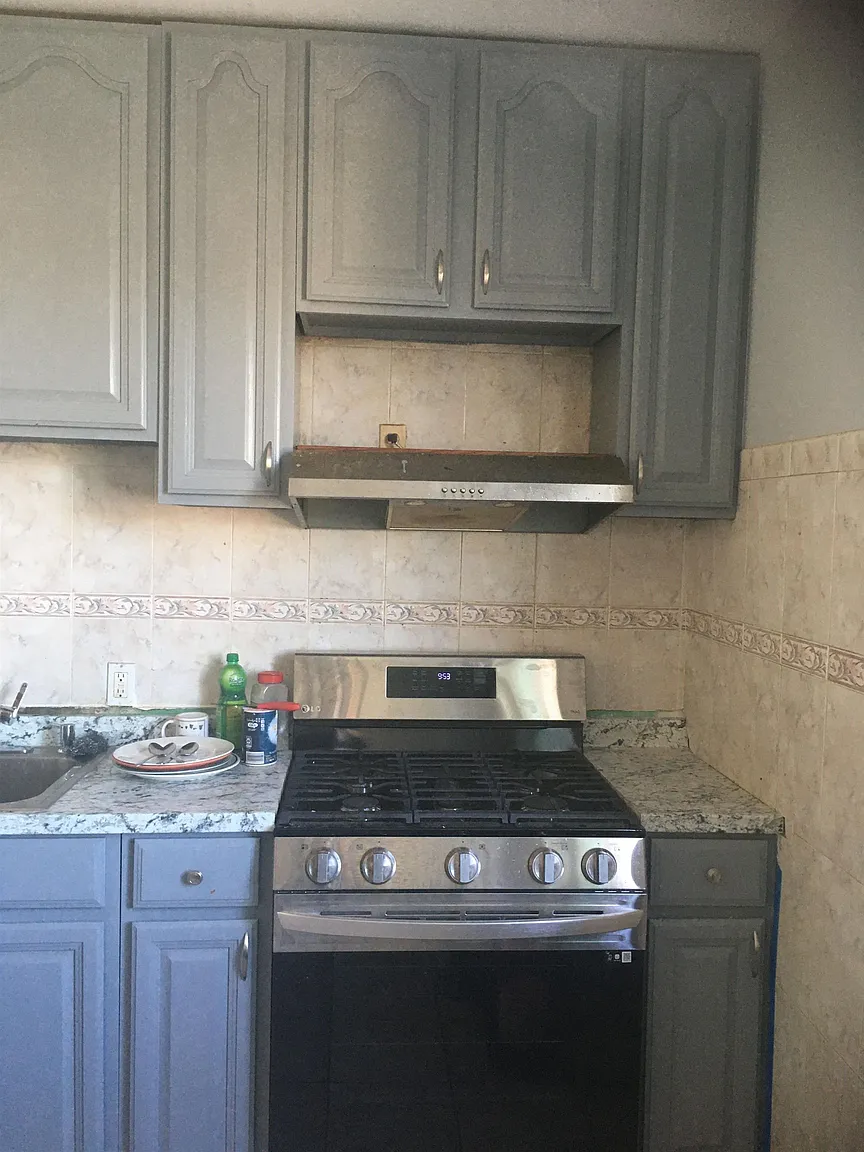 17 W 32nd St #2, Bayonne, NJ 07002