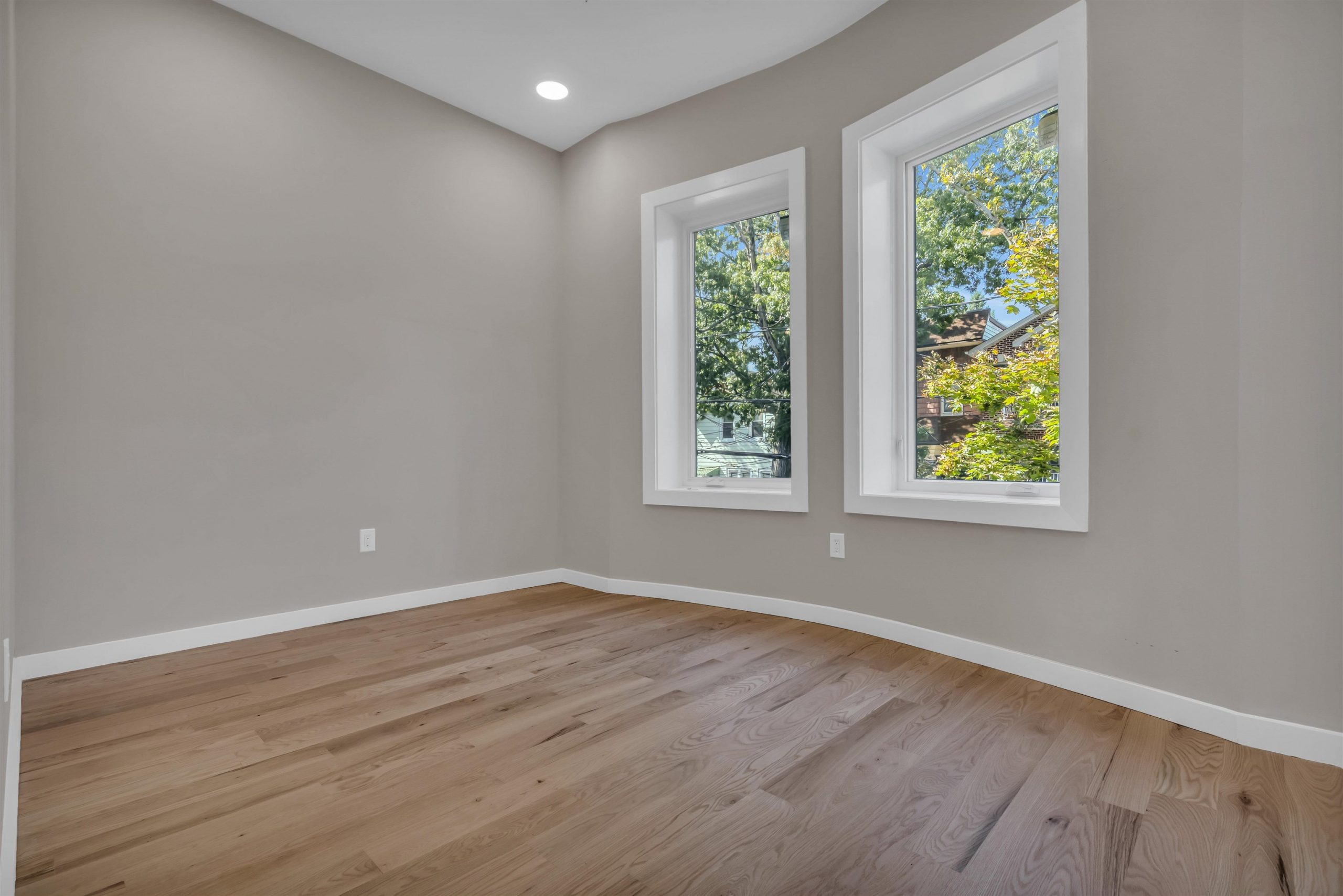 376 OGDEN AVE Jc, Heights, NJ 07307