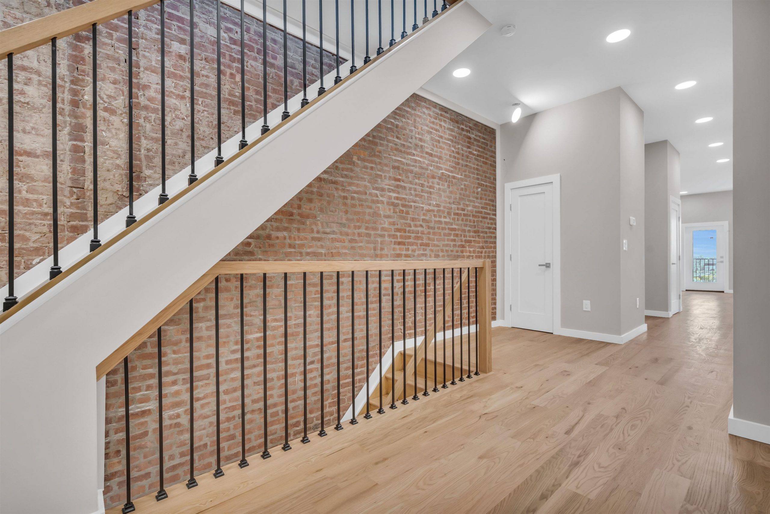 376 OGDEN AVE Jc, Heights, NJ 07307